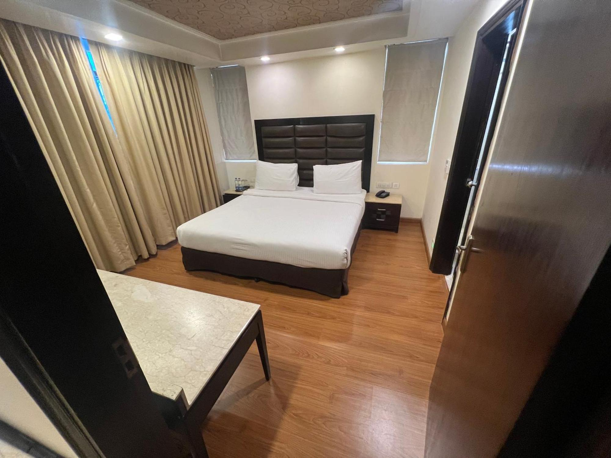Madhuban Hotel , Нью-Делі Екстер'єр фото
